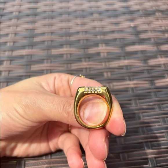 Elegant Gold Chunky Ring with Crystal Accents Size 8 - Picture 4 of 7